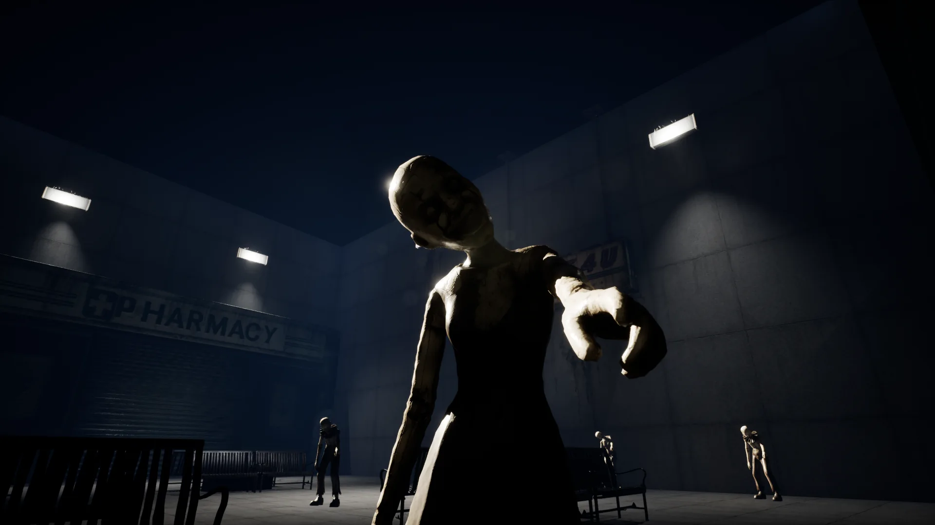 Unsettling mannequin reaching towards the camera in Las 5 Celdas